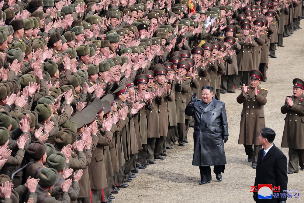 朝鲜最高领导人金正恩视察姜健综合军官学校